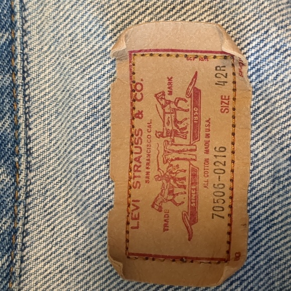 CLASSIC yet custom Levi's denim trucker jacket! - Picture 4 of 6